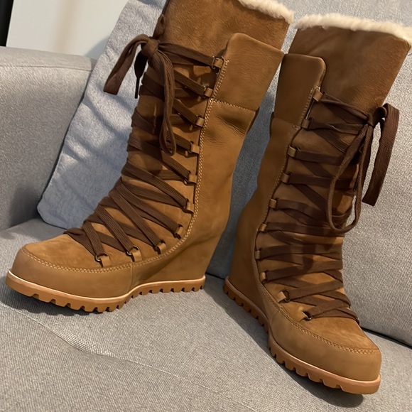 NEW! UGG BOOTS Size 6.5 - Picture 3 of 10